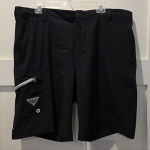 Columbia Men’s Shorts Sz 40 PFG Terminal Tackle Omni Shield Black Bottle Opener